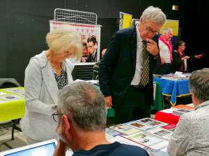 Des visiteurs intéressés